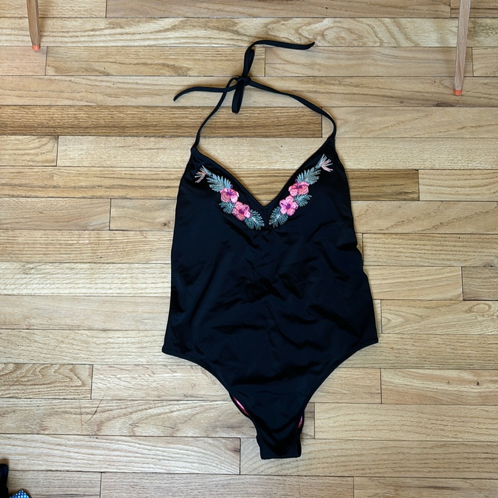 Victoria’s Secret one piece swimsuit size Medium